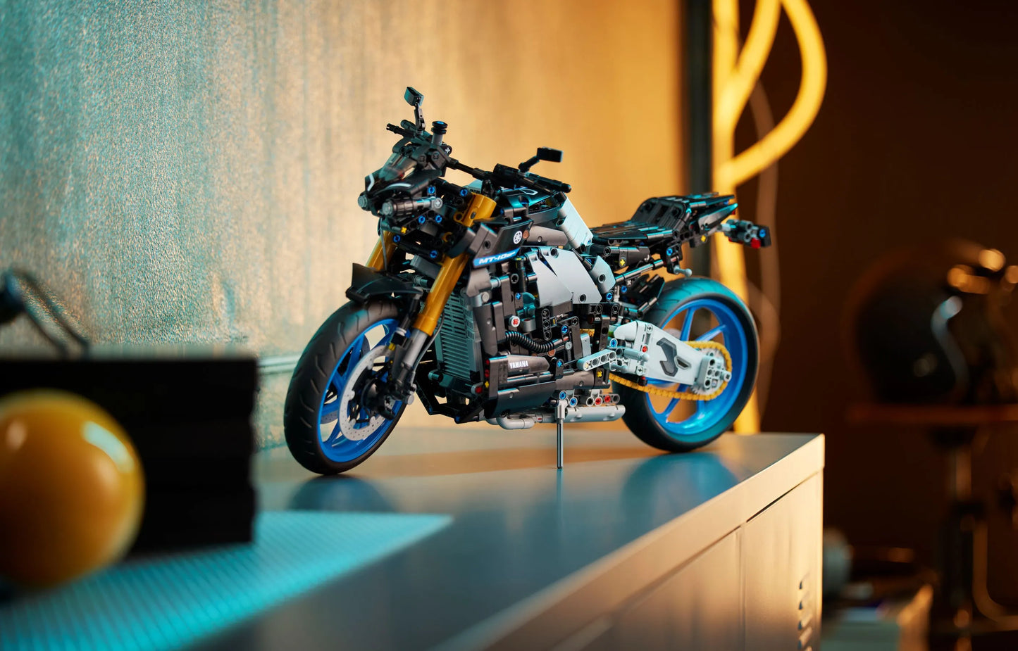 LEGO® Technic - Yamaha™ MT-10 SP
